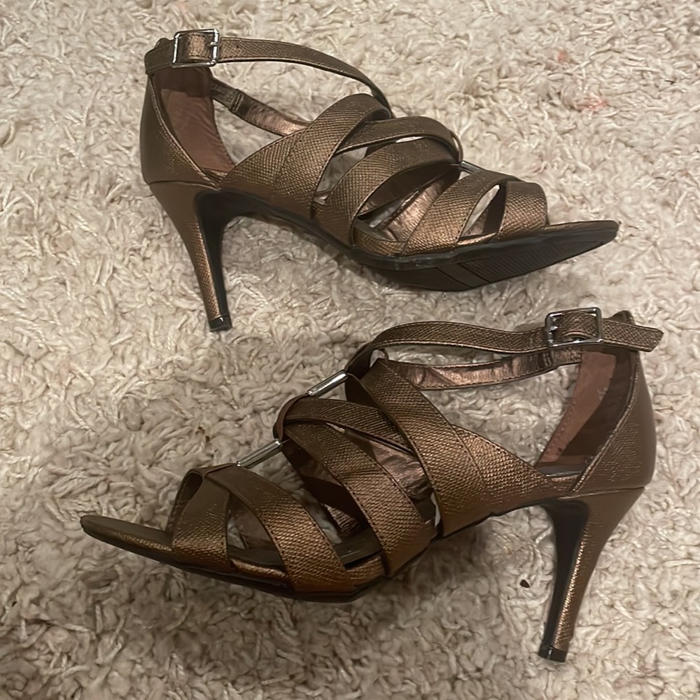 Comfort heels with grip on the soles in shinny brown finish size 8W strappy shoe